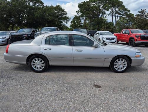 2010 Lincoln Town Car Signature Limited
