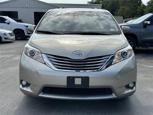 2017 Toyota Sienna XLE