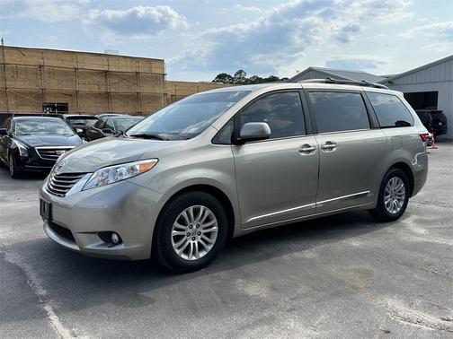 2017 Toyota Sienna XLE