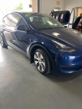 2024 Tesla Model Y Base