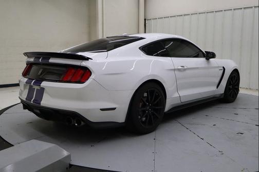 2016 Ford Shelby GT350 Base