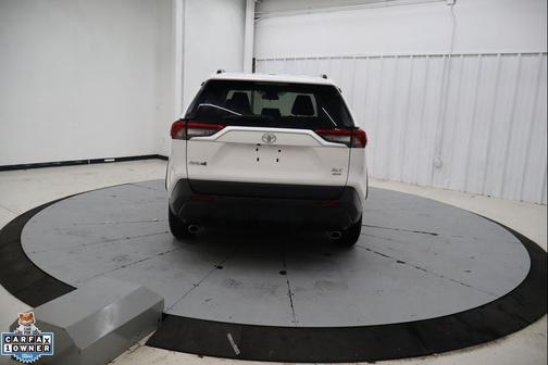 Ice Cap 2024 Toyota RAV4 XLE
