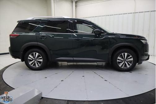 2024 Nissan Pathfinder SL FWD