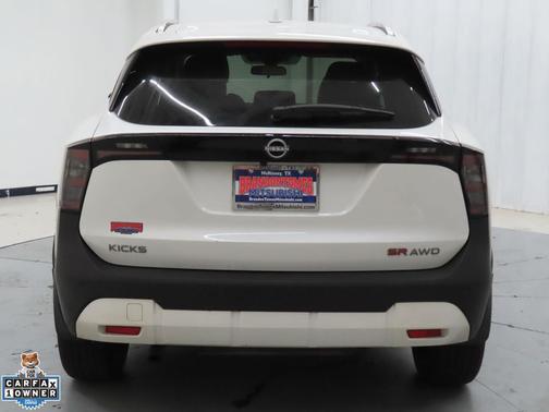 Aspen White Tricoat 2025 Nissan Kicks SR