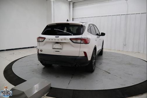 OXFORD WHITE 2022 Ford Escape SE
