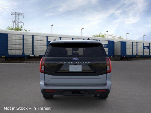 GLACIER GRAY MET TRI-COAT 2026 Ford Expedition Active