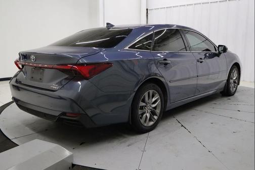 2022 Toyota Avalon Hybrid XLE Plus
