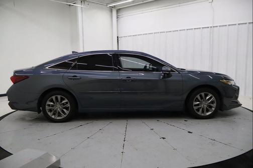 2022 Toyota Avalon Hybrid XLE Plus