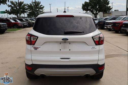 OXFORD WHITE 2017 Ford Escape SE