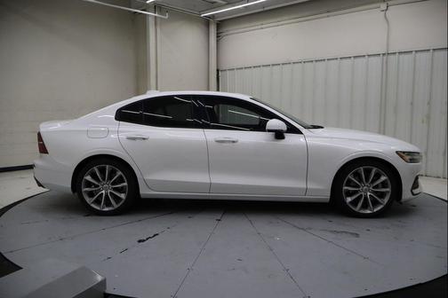 2020 Volvo S60 T5 Momentum