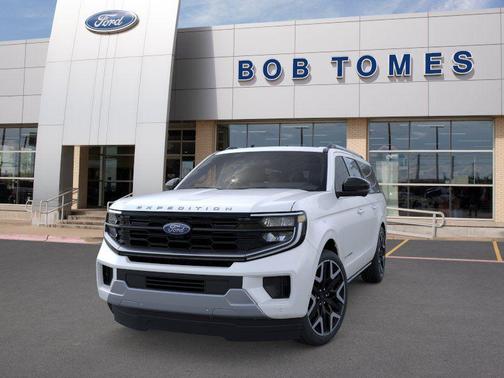 Star White Metallic Tri-Coat 2026 Ford Expedition Max Platinum