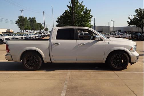 Bright White Clearcoat 2017 RAM 1500 Laramie