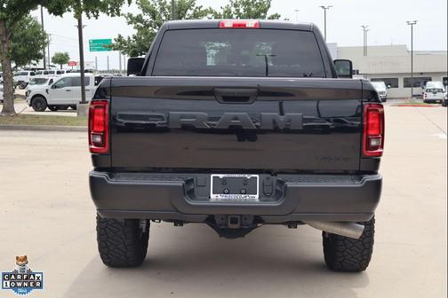 Diamond Black Crystal Pearlcoat 2025 RAM 2500 Tradesman Crew Cab 4x4 6'4' Box
