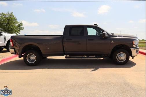 2024 RAM 3500 Tradesman Crew Cab 4x4 8' Box