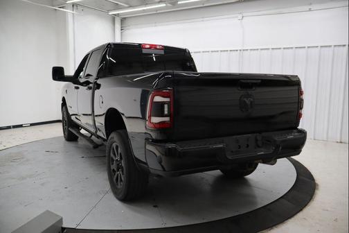 Diamond Black Crystal Pearlcoat 2023 RAM 2500 Laramie Crew Cab 4x4 6'4' Box