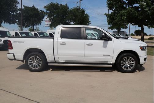 Bright White Clearcoat 2022 RAM 1500 Laramie