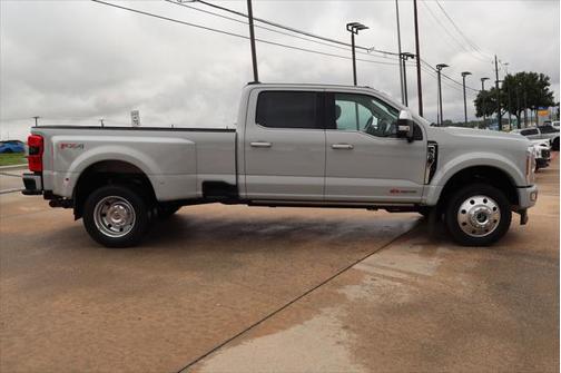 2025 Ford F-450 Platinum