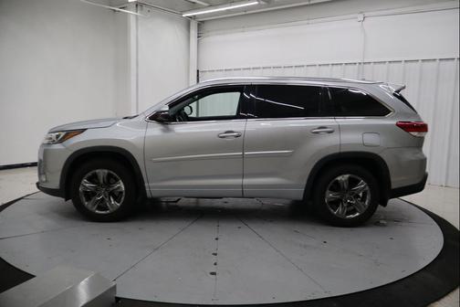 Celestial Silver Metallic 2019 Toyota Highlander Limited Platinum