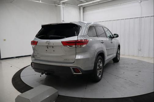 Celestial Silver Metallic 2019 Toyota Highlander Limited Platinum