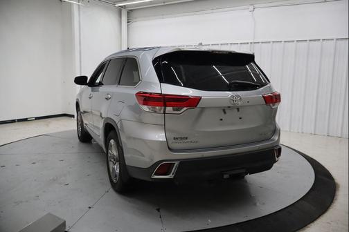 Celestial Silver Metallic 2019 Toyota Highlander Limited Platinum
