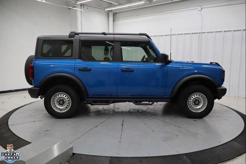 VELOCITY BLUE METALLIC 2022 Ford Bronco Base