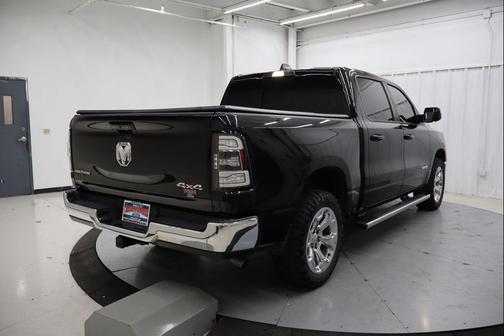 Diamond Black Crystal Pearlcoat 2022 RAM 1500 Big Horn/Lone Star
