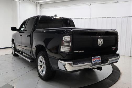 Diamond Black Crystal Pearlcoat 2022 RAM 1500 Big Horn/Lone Star