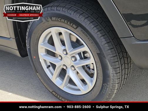 Diamond Black Crystal Pearlcoat 2025 Jeep Grand Cherokee L Laredo