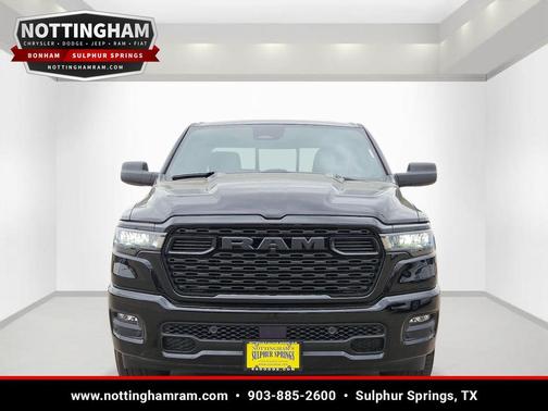 Diamond Black Crystal Pearlcoat 2026 RAM 1500 Express