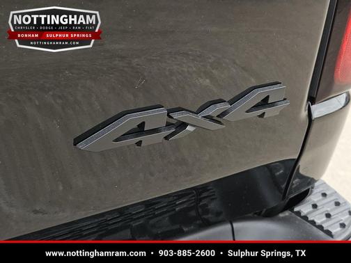Diamond Black Crystal Pearlcoat 2026 RAM 1500 Express