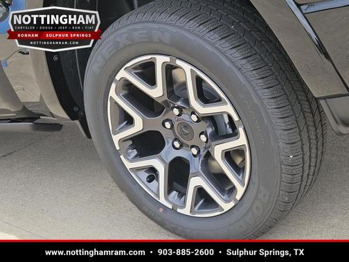 Diamond Black Crystal Pearlcoat 2026 RAM 1500 Laramie
