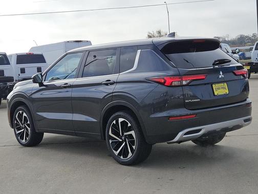 2024 Mitsubishi Outlander SE