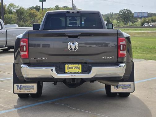 2024 RAM 3500 Laramie Crew Cab 4x4 8' Box