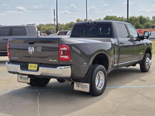 2024 RAM 3500 Laramie Crew Cab 4x4 8' Box