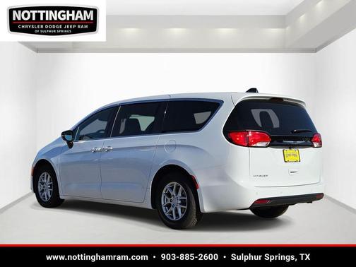 2026 Chrysler Voyager LX