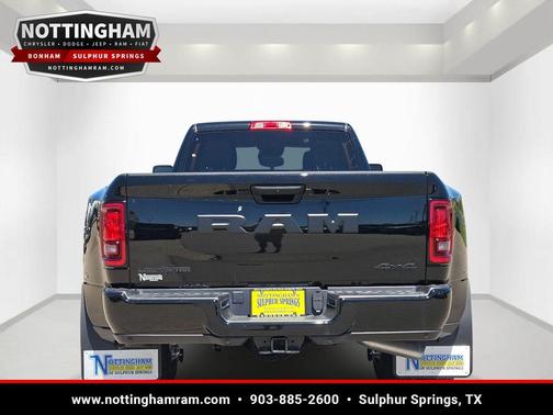 Diamond Black Crystal Pearlcoat 2026 RAM 3500 Lone Star Crew Cab 4x4 8' Box