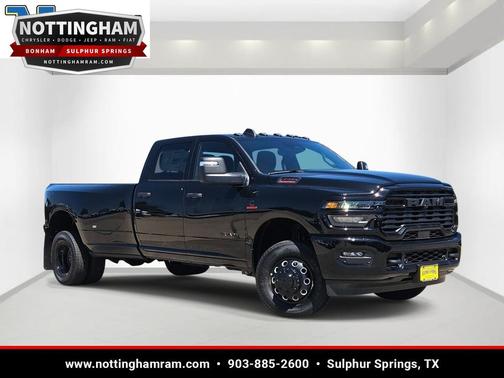 Diamond Black Crystal Pearlcoat 2026 RAM 3500 Lone Star Crew Cab 4x4 8' Box