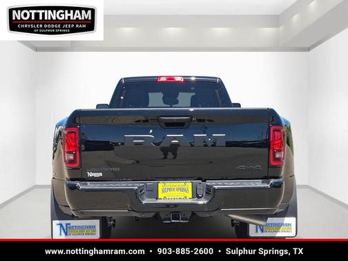 Diamond Black Crystal Pearlcoat 2026 RAM 3500 Lone Star Crew Cab 4x4 8' Box
