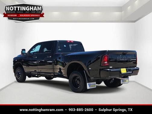 Diamond Black Crystal Pearlcoat 2026 RAM 3500 Lone Star Crew Cab 4x4 8' Box