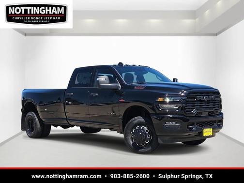 Diamond Black Crystal Pearlcoat 2026 RAM 3500 Lone Star Crew Cab 4x4 8' Box