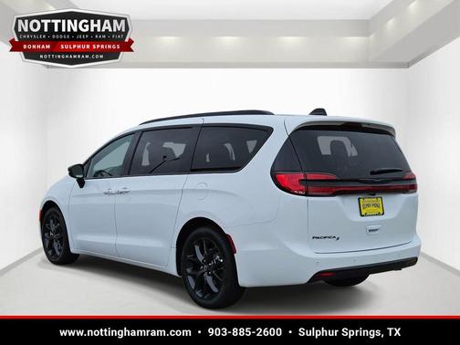 Bright White Clearcoat 2026 Chrysler Pacifica L