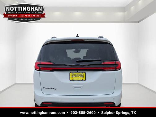 Bright White Clearcoat 2026 Chrysler Pacifica L