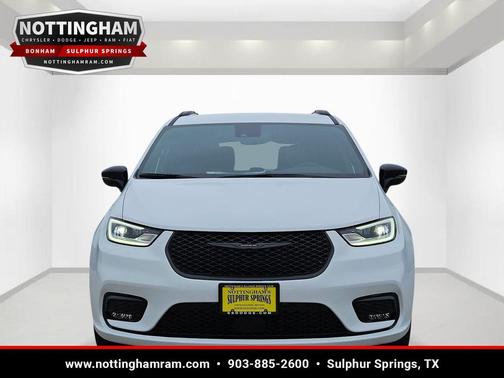 Bright White Clearcoat 2026 Chrysler Pacifica L