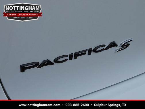 Bright White Clearcoat 2026 Chrysler Pacifica L