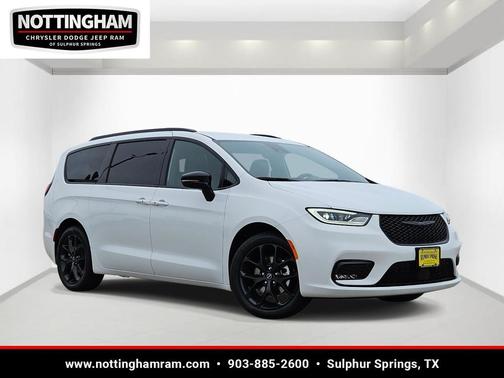 Bright White Clearcoat 2026 Chrysler Pacifica L