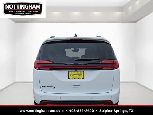 Bright White Clearcoat 2026 Chrysler Pacifica L