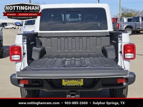 Bright White Clearcoat 2026 Jeep Gladiator Sport S
