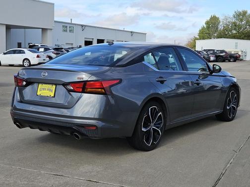 2023 Nissan Altima SR FWD