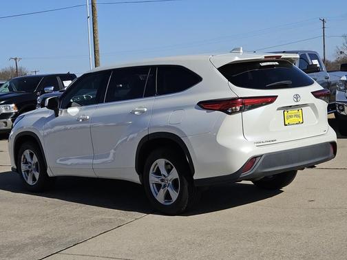 2020 Toyota Highlander LE