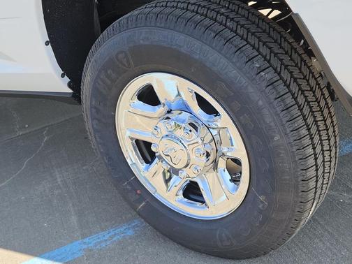 2026 RAM 2500 Tradesman Crew Cab 4x4 6'4' Box